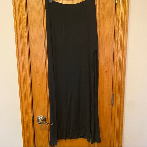 BRANDY MELVILLE BLACK MAXI SKIRT - Picture 2 of 4